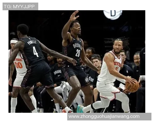 尼克斯主场暂停惊喜不断 球迷三分命中赢得两千美元奖金 尼克斯主场暂停惊喜不断 球迷三分命中赢得两千美元奖金